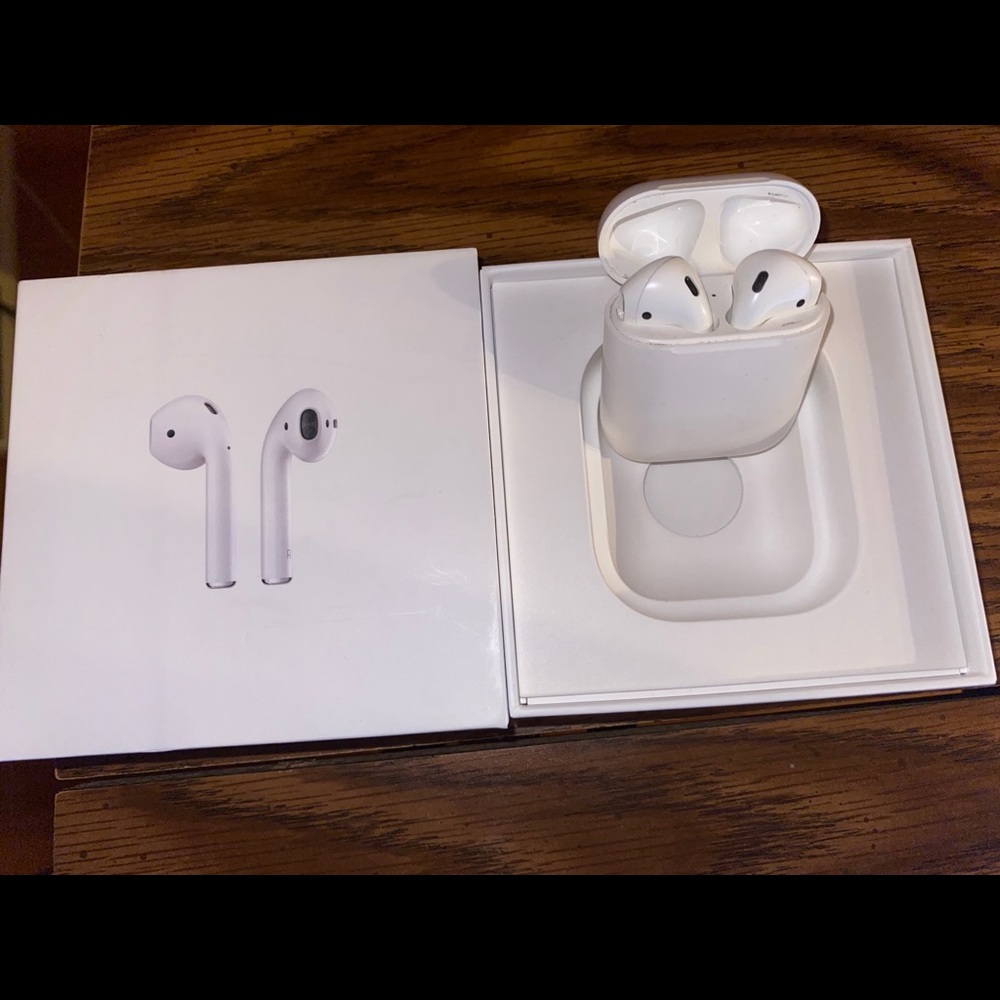 Airpods 2 (both AirPods and charging case)